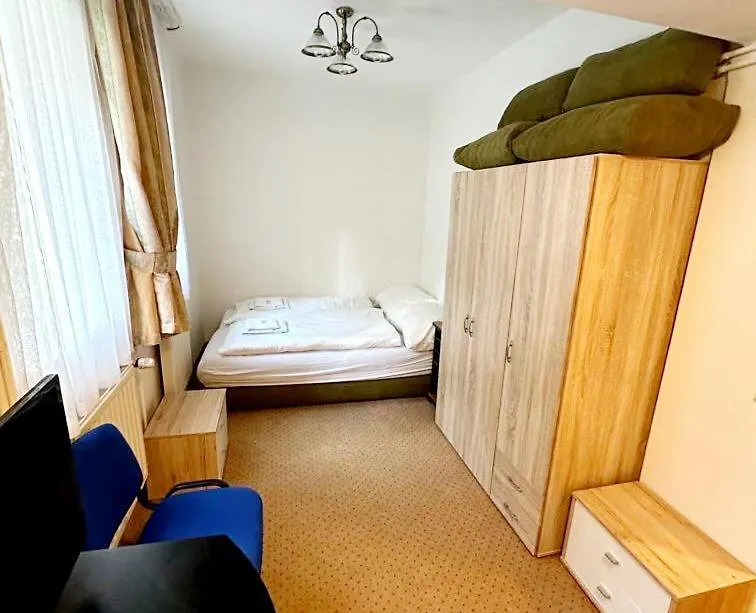 Gasthuis Pension U Golfu Cihelny Karlsbad